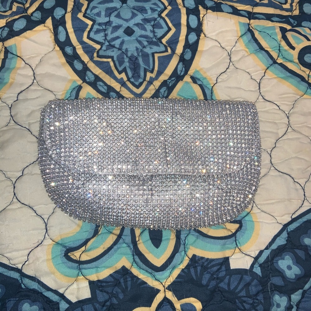 Sparkly clutch w chain!
